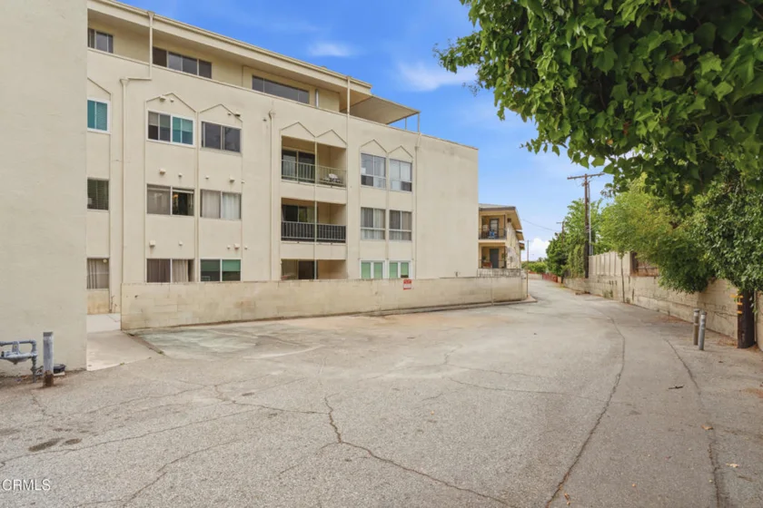 1015 N Michillinda Avenue #304 photo 29