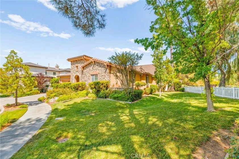 39894 Camden Court photo 1