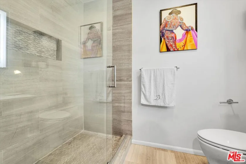 1233 N Laurel Avenue #114 photo 10