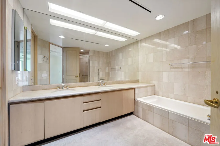 10490 Wilshire Boulevard #1402 photo 7