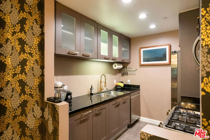 585 N Rossmore Avenue #407 photo 30