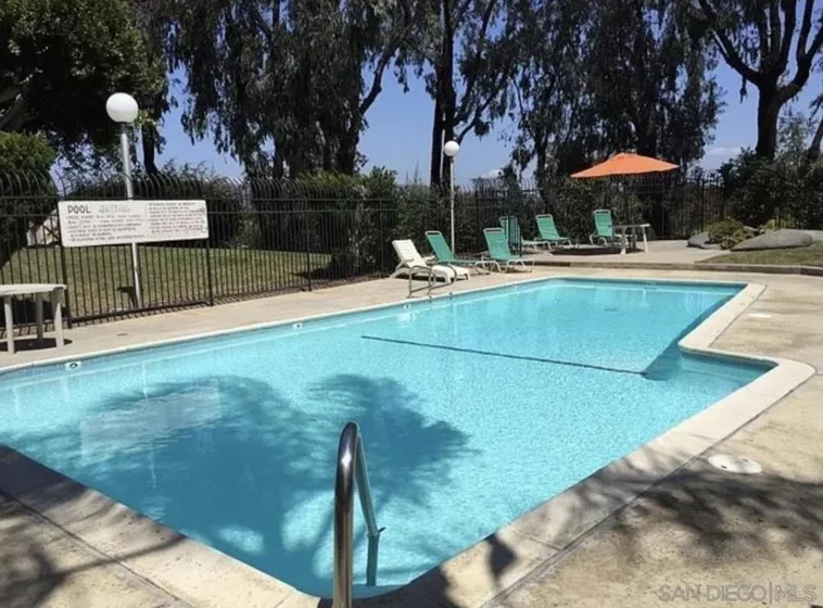 687 Ascot Drive #H photo 17