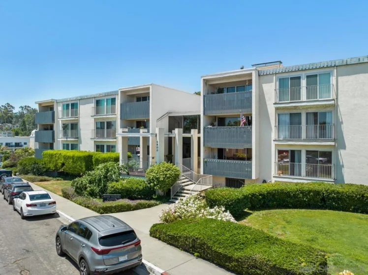 4900 Rosehedge #303 photo 1