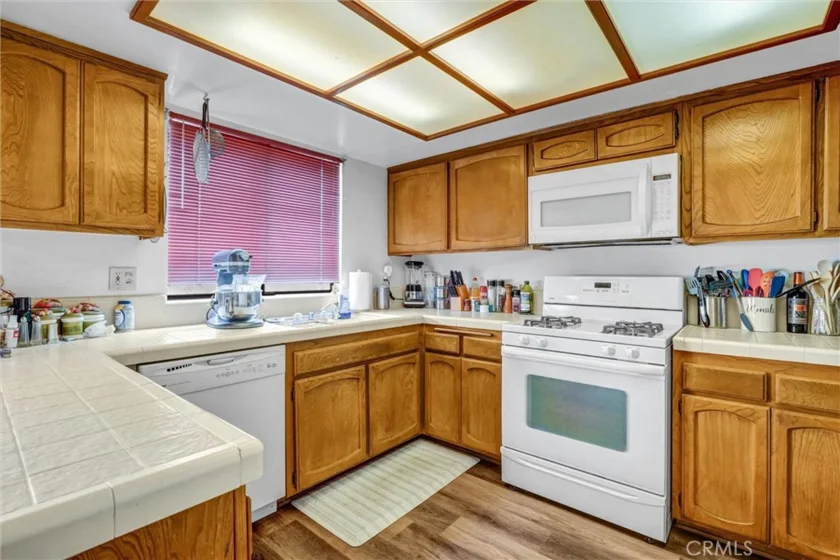 19451 Sherman Way #504 photo 6