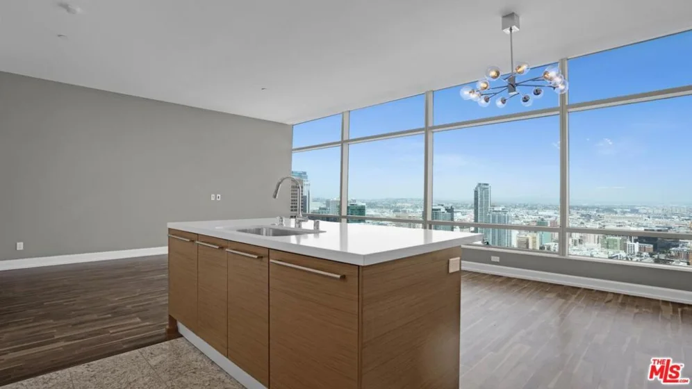 900 W Olympic Boulevard #39C photo 43
