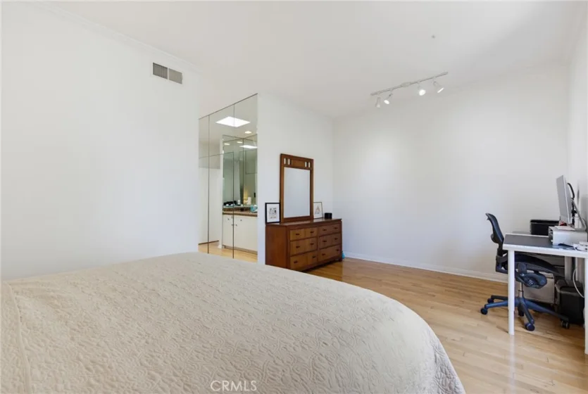 1850 Midvale Avenue #13 photo 22