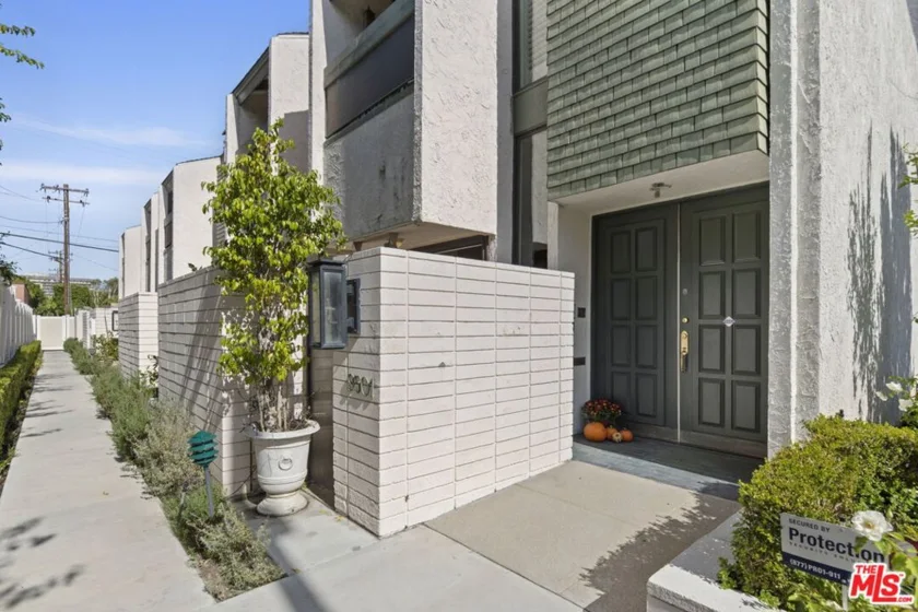 9501 W Olympic Boulevard photo 29