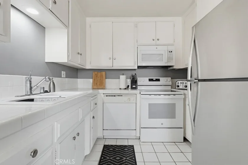 1187 E 3rd #210 photo 6