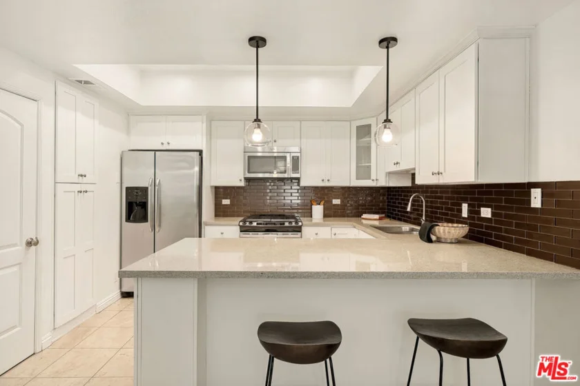 621 S Barrington Avenue #110 photo 8