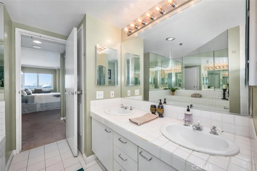 525 E Seaside Way #904 photo 16