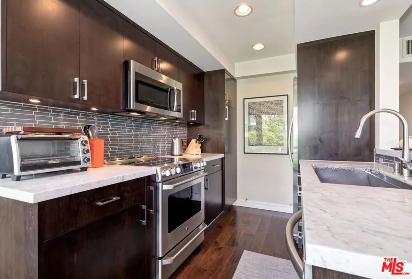 1134 Alta Loma Road #305 photo 15
