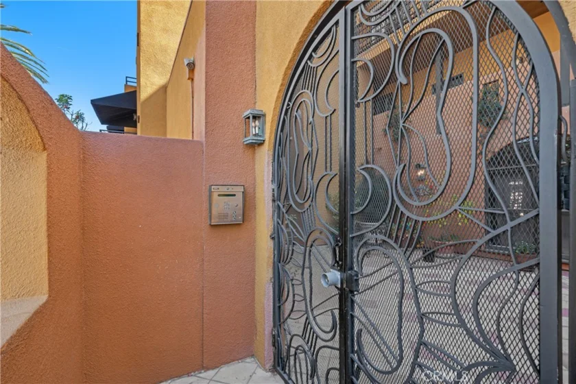828 N Hudson Avenue #106 photo 15