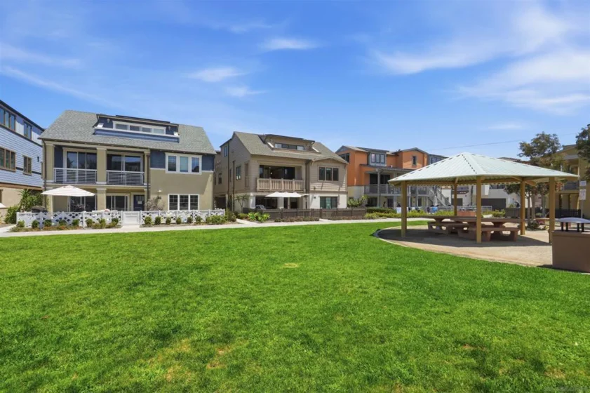 817 Jersey Court photo 13