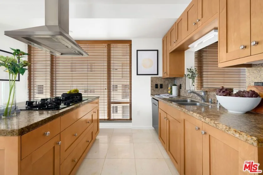 10727 Wilshire Boulevard #1001 photo 7