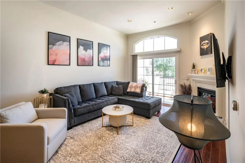 14242 Burbank #307 photo 4