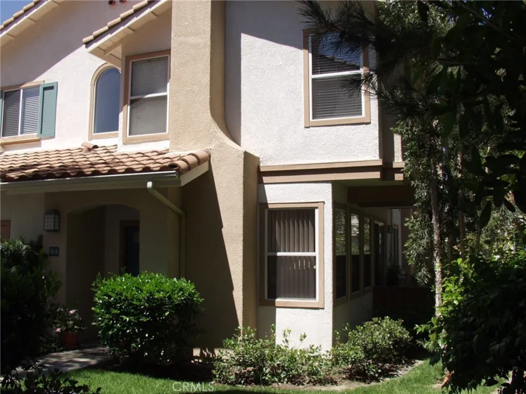 164 California Court photo 1