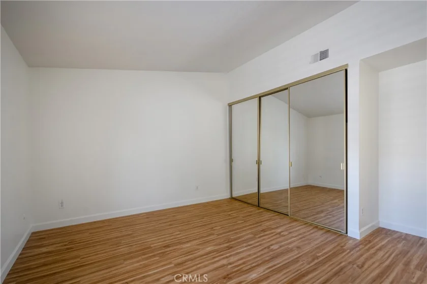 1352 N Mako photo 16