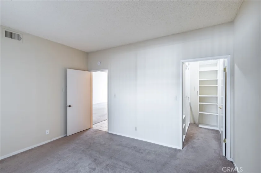 2915 Montrose Avenue #430 photo 4
