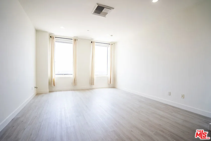 3810 Wilshire Boulevard #1209 photo 6