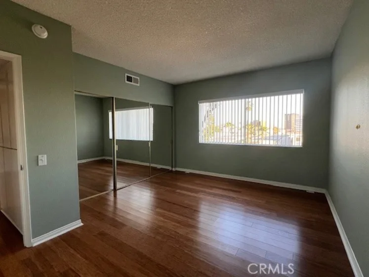 622 S Barrington #302 photo 3