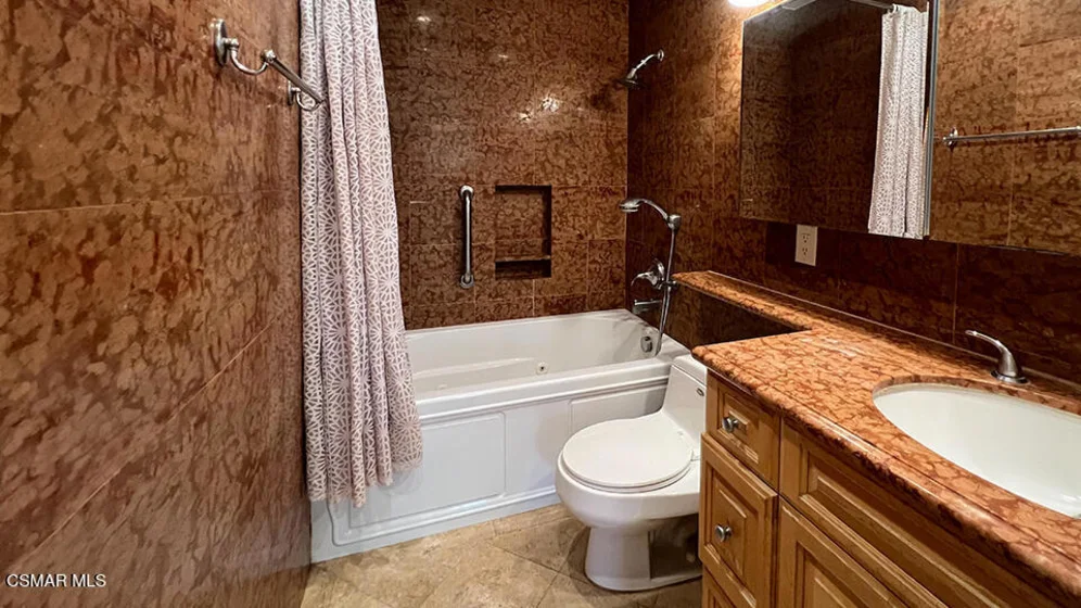 6501 Vanalden Avenue #6 photo 28