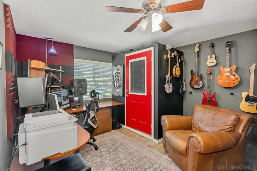 23997 Pepperleaf Street photo 47