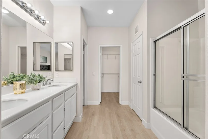 20 Leucadia photo 10
