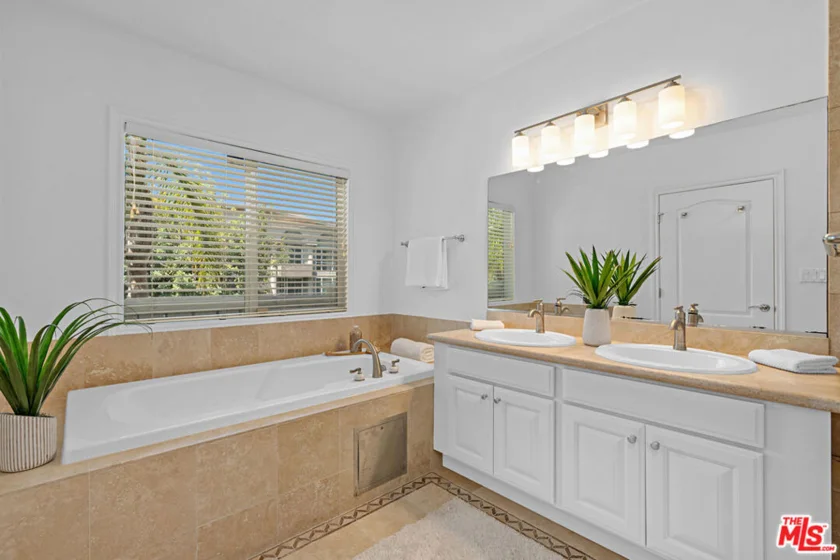 1838 Westholme Avenue #104 photo 21