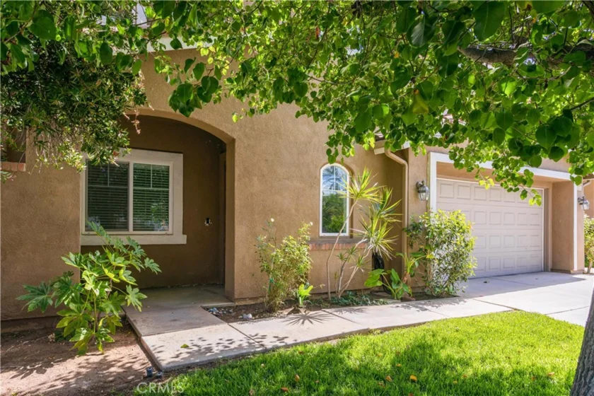 28383 Adrienne Street photo 4