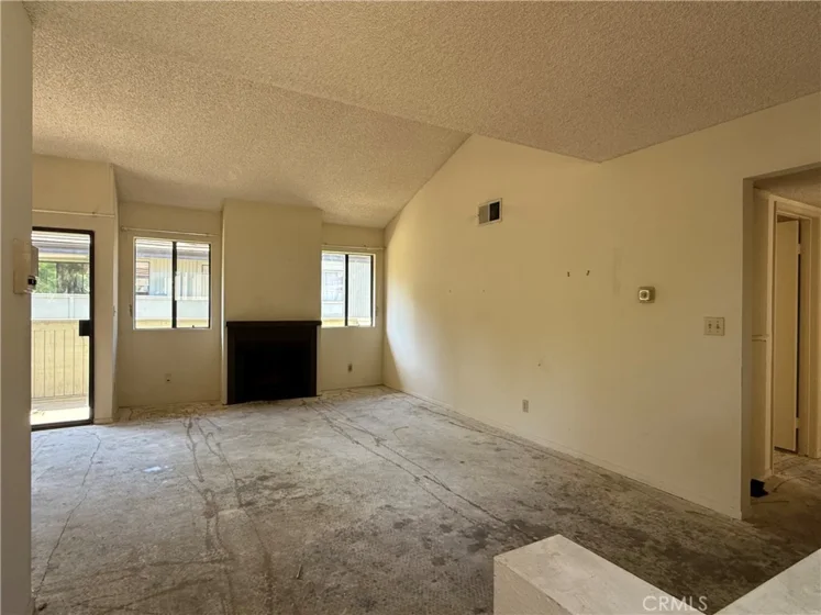 586 N Orange Grove photo 10