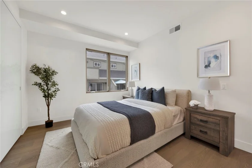 943 E California Boulevard #2 photo 18