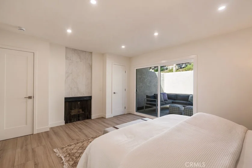 18644 Applewood photo 17