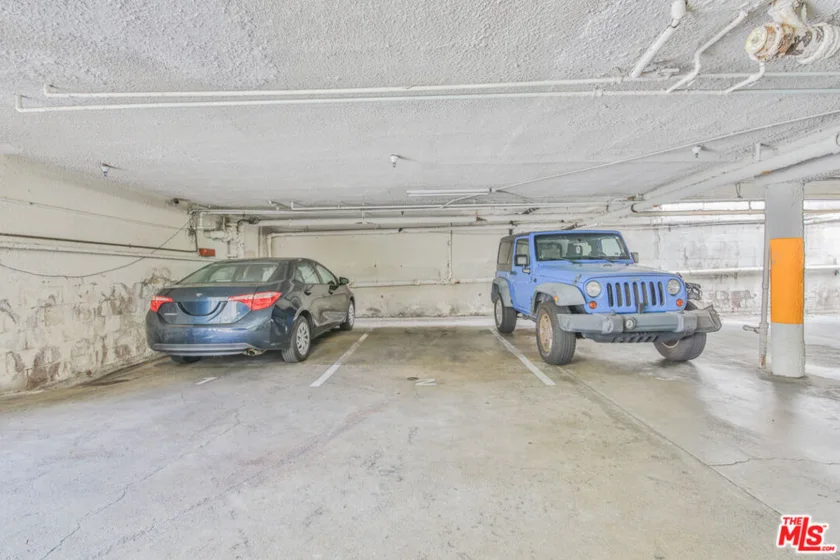 625 N Flores Street #102 photo 36