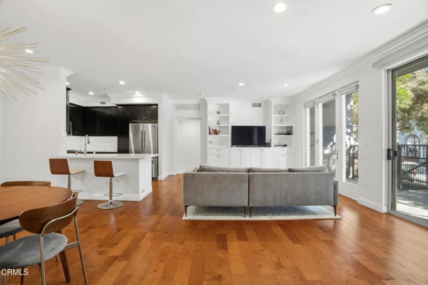 629 Traction Avenue #105 photo 36