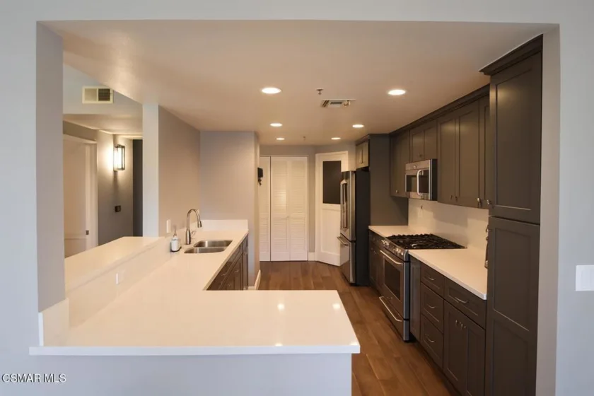 5350 White Oak Avenue #105 photo 10