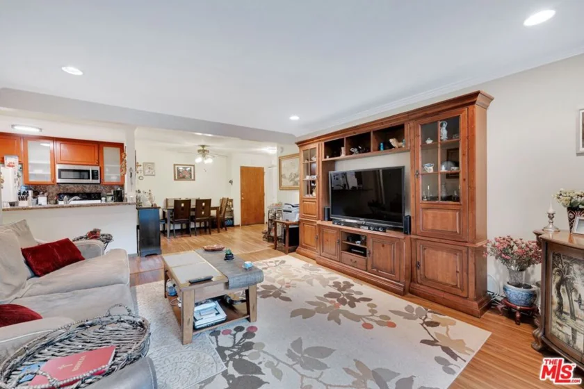 5460 White Oak Avenue #K101 photo 1