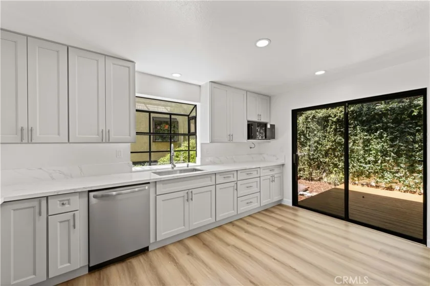 734 Fremont Villas photo 4