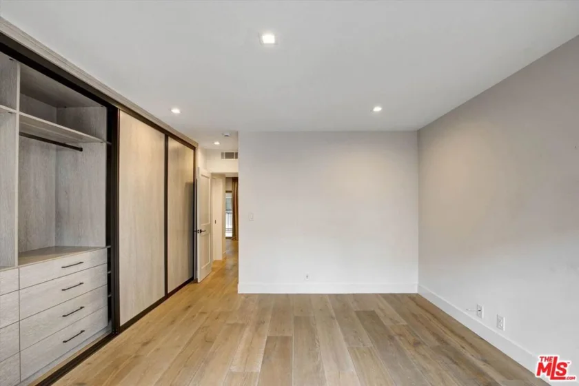 439 N Doheny Drive #204 photo 24