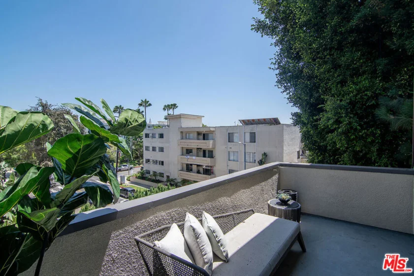 1434 Greenfield Avenue #303 photo 4