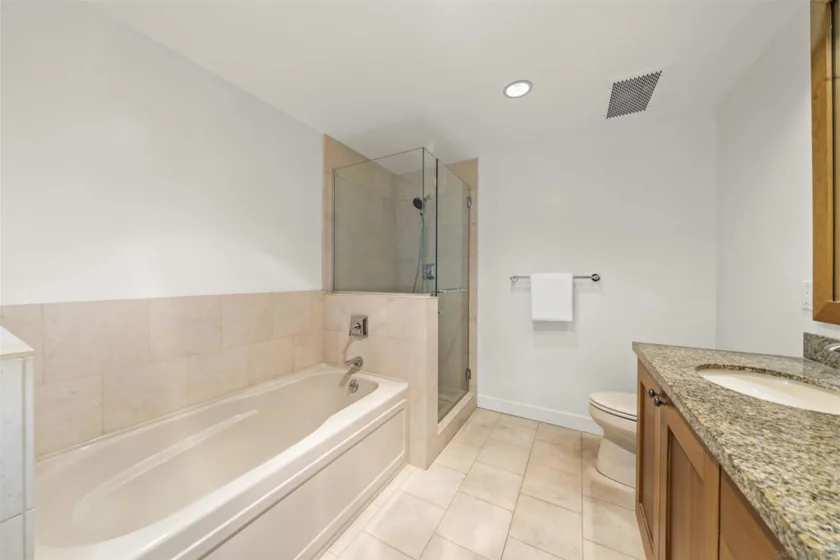 700 W Harbor #2501 photo 37