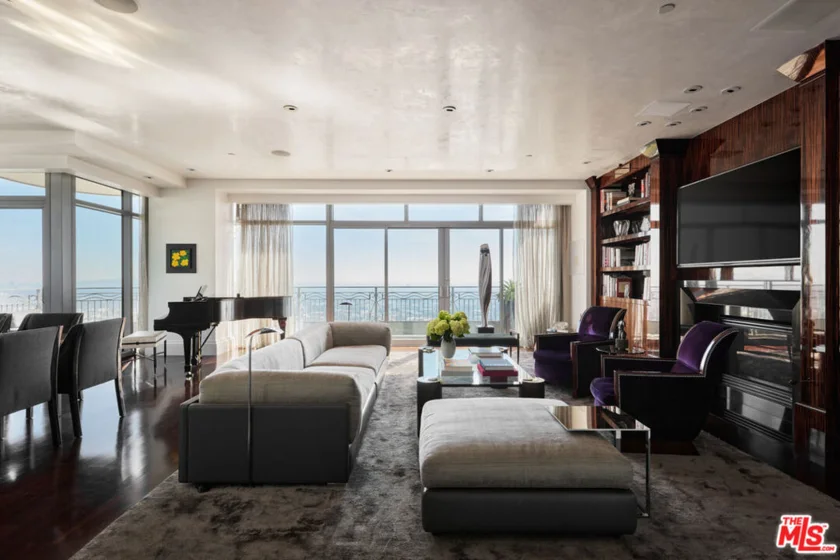 10800 Wilshire Boulevard #1704 photo 1