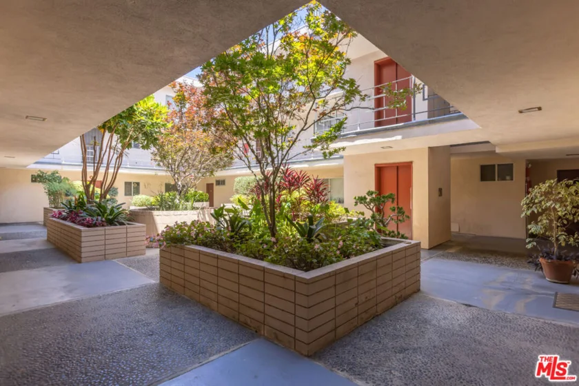 1955 Tamarind Avenue #2 photo 17