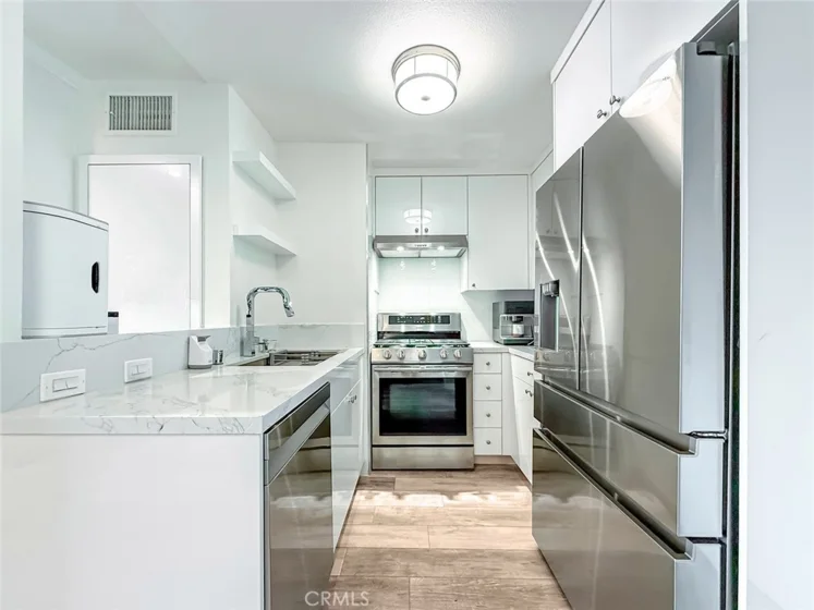 5530 Owensmouth Avenue #115 photo 8