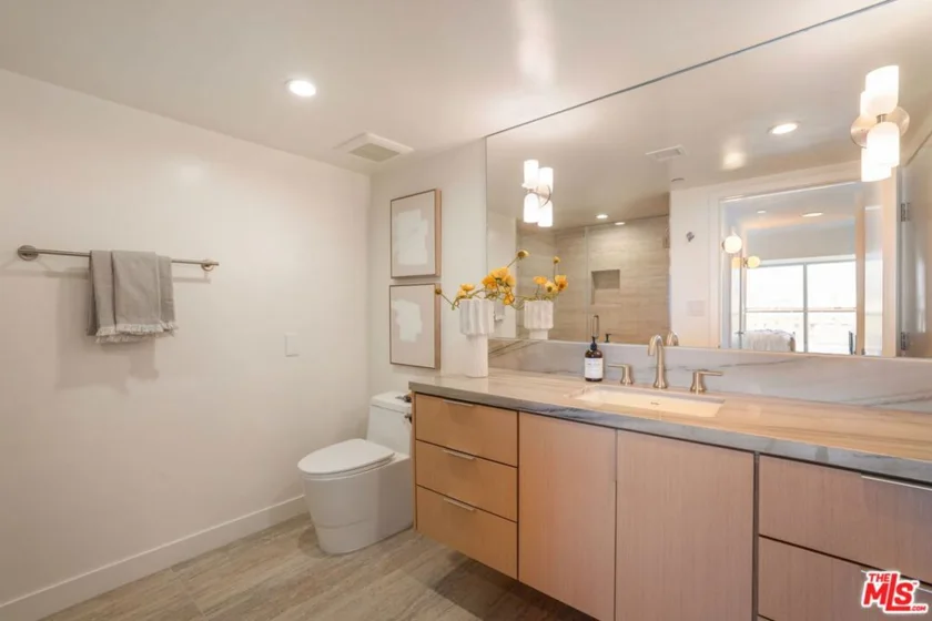 13600 Marina Pointe Drive #604 photo 21