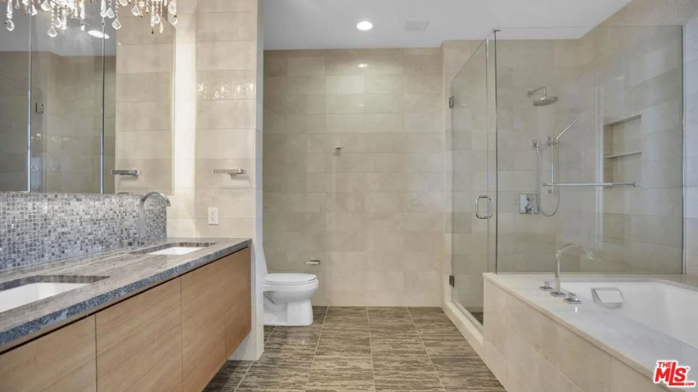 900 W Olympic Boulevard #39C photo 20