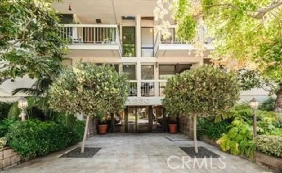 1230 N Sweetzer #114 photo 1