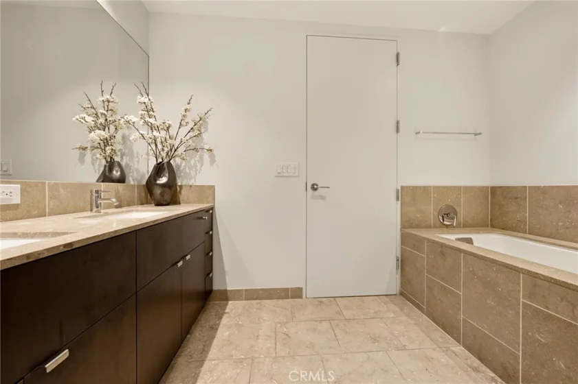 6250 Hollywood Boulevard #4M photo 70