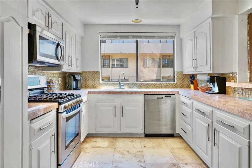 324 N Palm Drive #407 photo 14