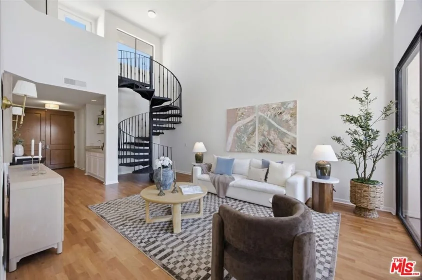 1271 Granville Avenue #402 photo 5