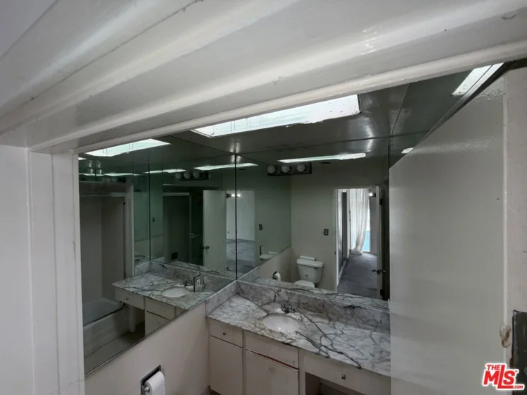 1550 N Laurel Avenue #301 photo 9